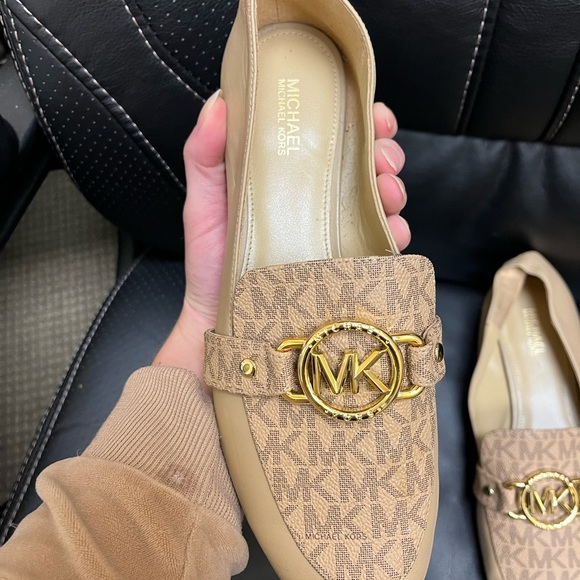 Michael Kors Tan flats - Picture 3 of 10